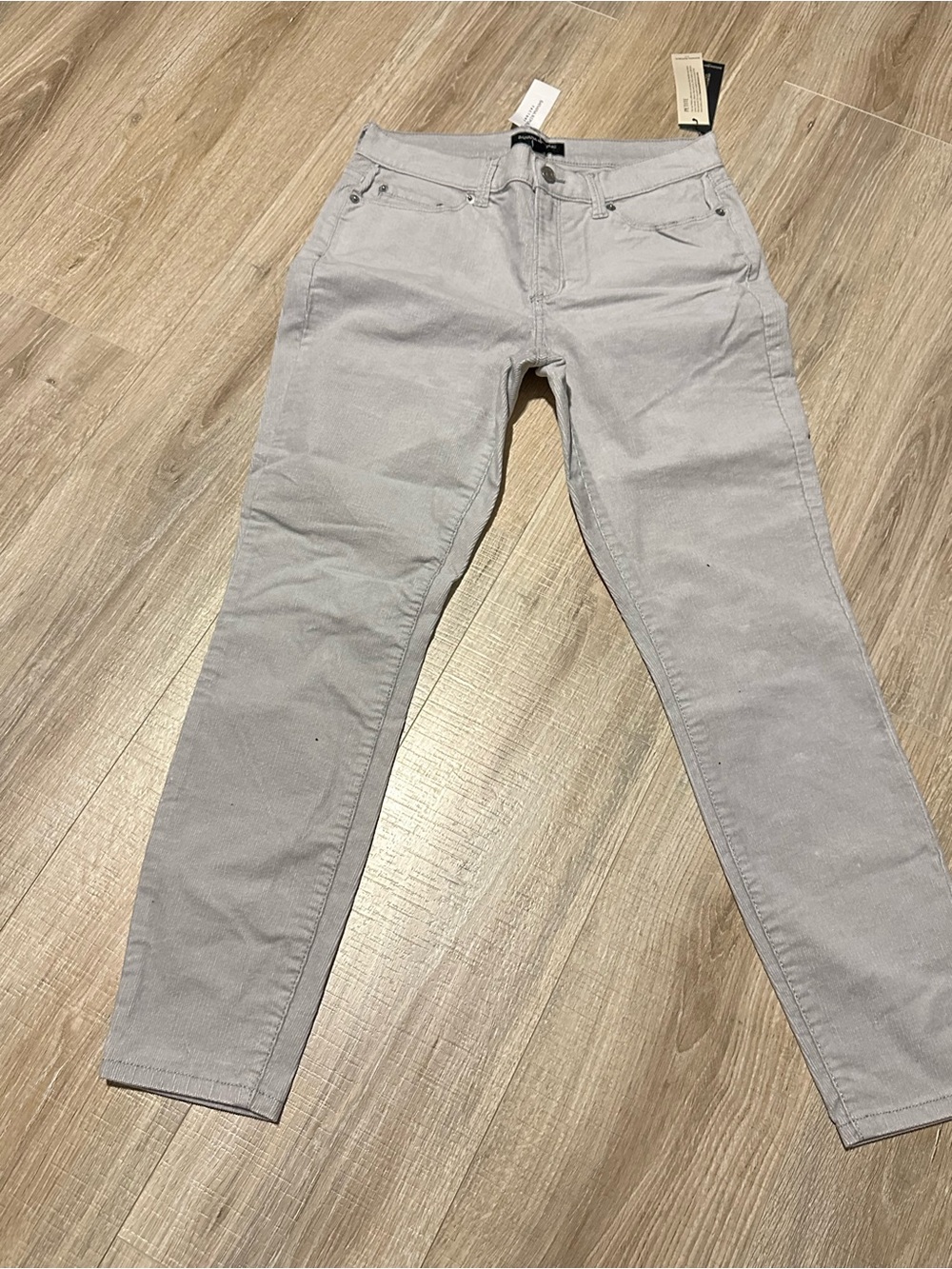 Banana Republic New pair of Woman’s size 27/4P corduroy skinny pants